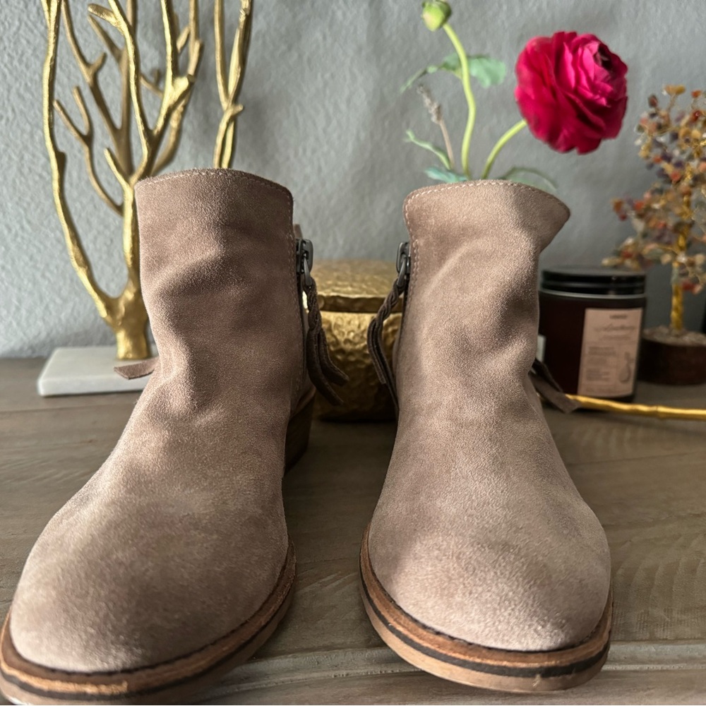 Dolce Vita ankle boots